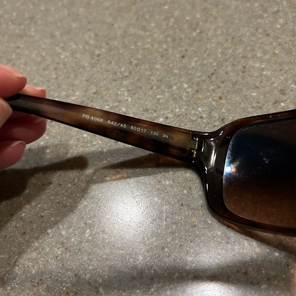 Ray-Ban 4068 tortoise shell sunglasses - Picture 7 of 14